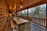 Sassafras Lodge - Main level deck dining